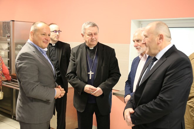 Na Veliki petak biskup Josip Mrzljak tradicionalno posjetio Caritasovu pučku kuhinju